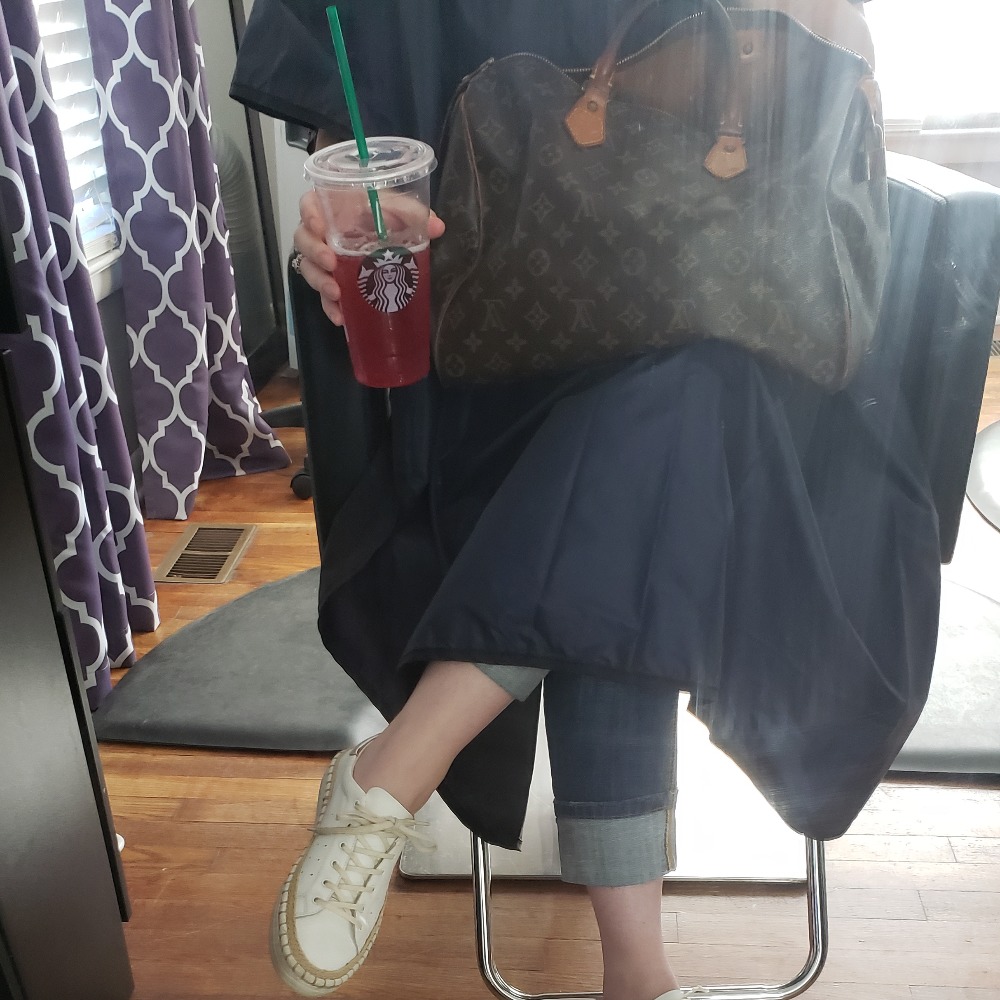 Meet your Posher, Caitlin